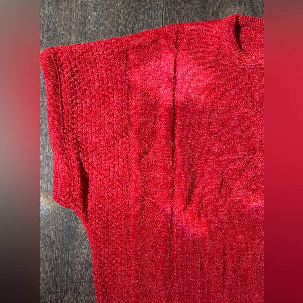 L Vintage Universal Knit creamy tomato coralred short sleeve shirt 80’s academia